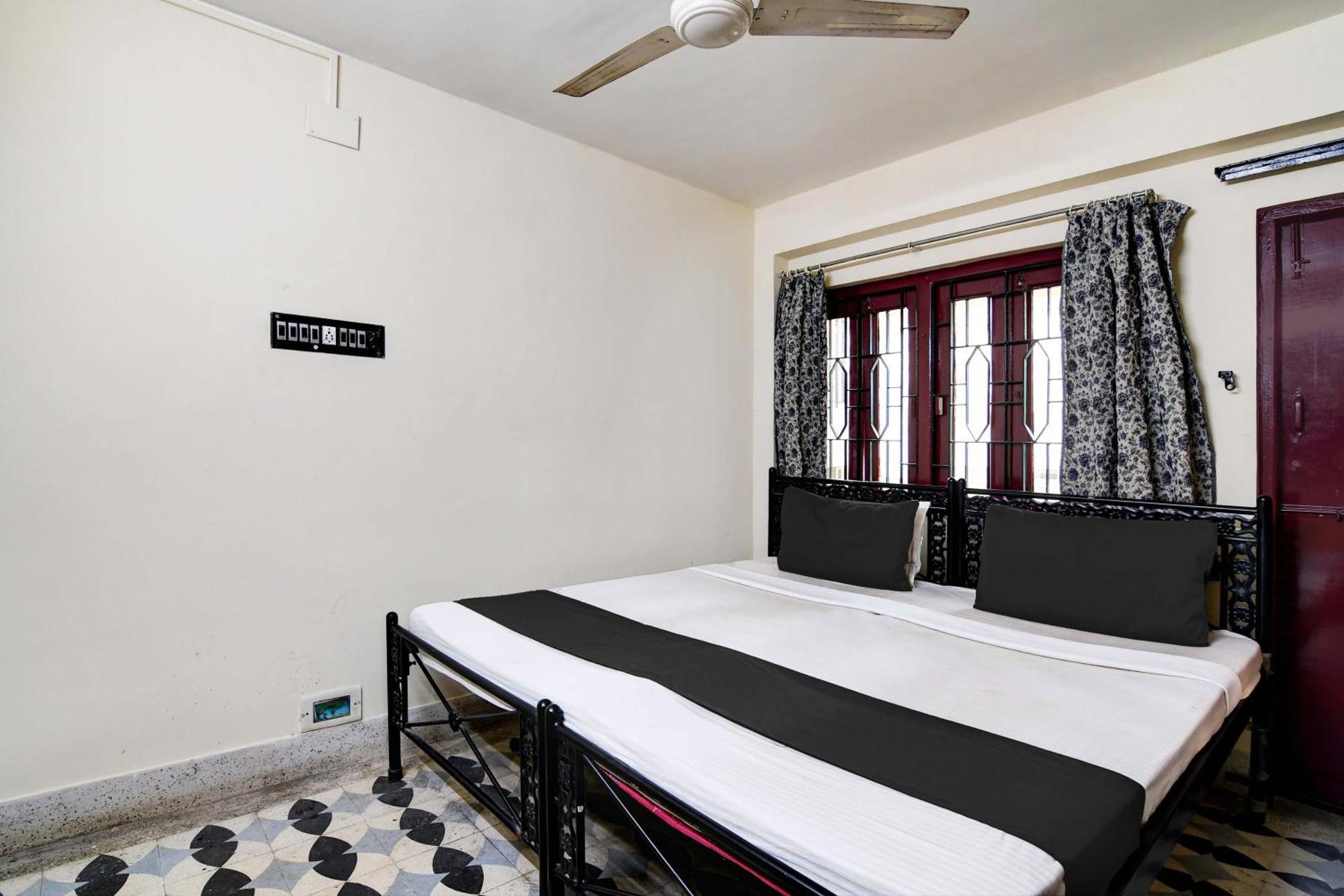 Oyo Simplex Guest House Behala Calcutá Exterior foto